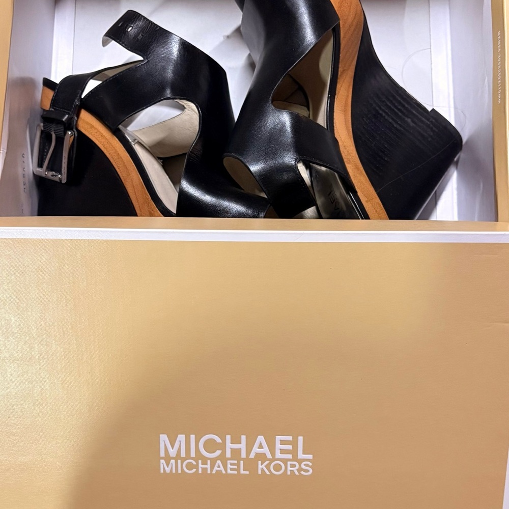 Michael Kors, gorgeous  Heels with black & tan buckle!!  Super Classy and sexy